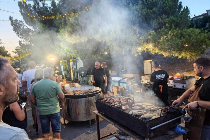 Loren Jovanović i njegova padela veličine letećeg tanjura / Foto Travica i šušur