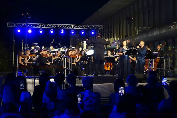 Riječki simfonijski orkestar HNK Ivana pl. Zajca, sopranistica Kristina Kolar i pjevač Damir Kedžo oduševili su publiku