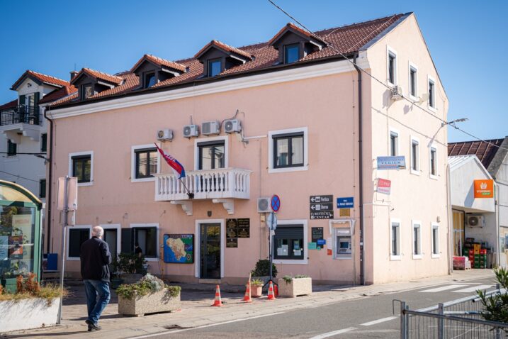 U Karlobagu “ekspresno” uhićeni pljačkaši lokalne pošte
