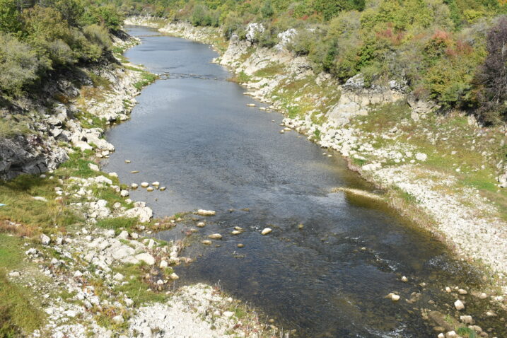 Kiša konačno okupala Liku. Gospić sinoć utonuo u san na 32 °C, probudio se na 17 °C