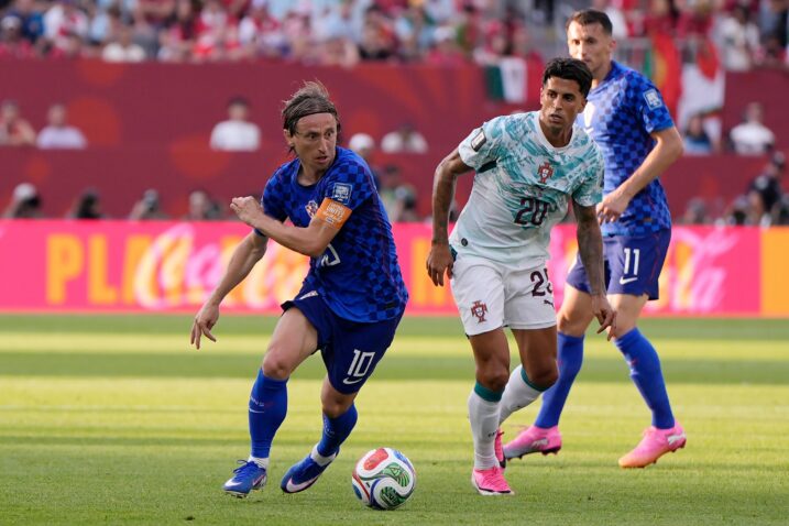Luka Modrić i Joao Cancelo/Foto AP