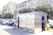 Samočisteći WC na Rivi Boduli dostupan je bez vremenskog ograničenja, ali nije prilagođen osobama s invaliditetom / Foto Ana KRIŽANEC