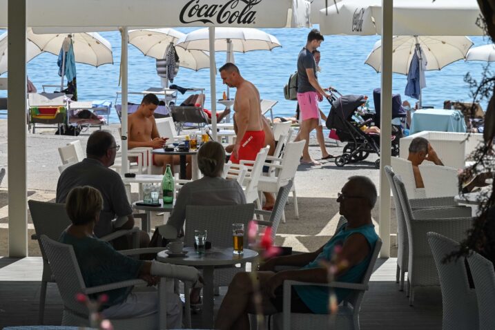 Crikvenički ugostitelj nudi konobaru 2.500 eura neto: ‘Dao bih, što ne bih. Ali ne mogu ga naći…’