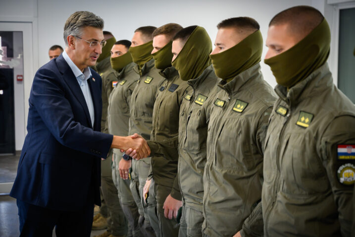 Andrej Plenković u Parizu s pripadnicima ATJ Lučko / Foto: @AndrejPlenkovic X