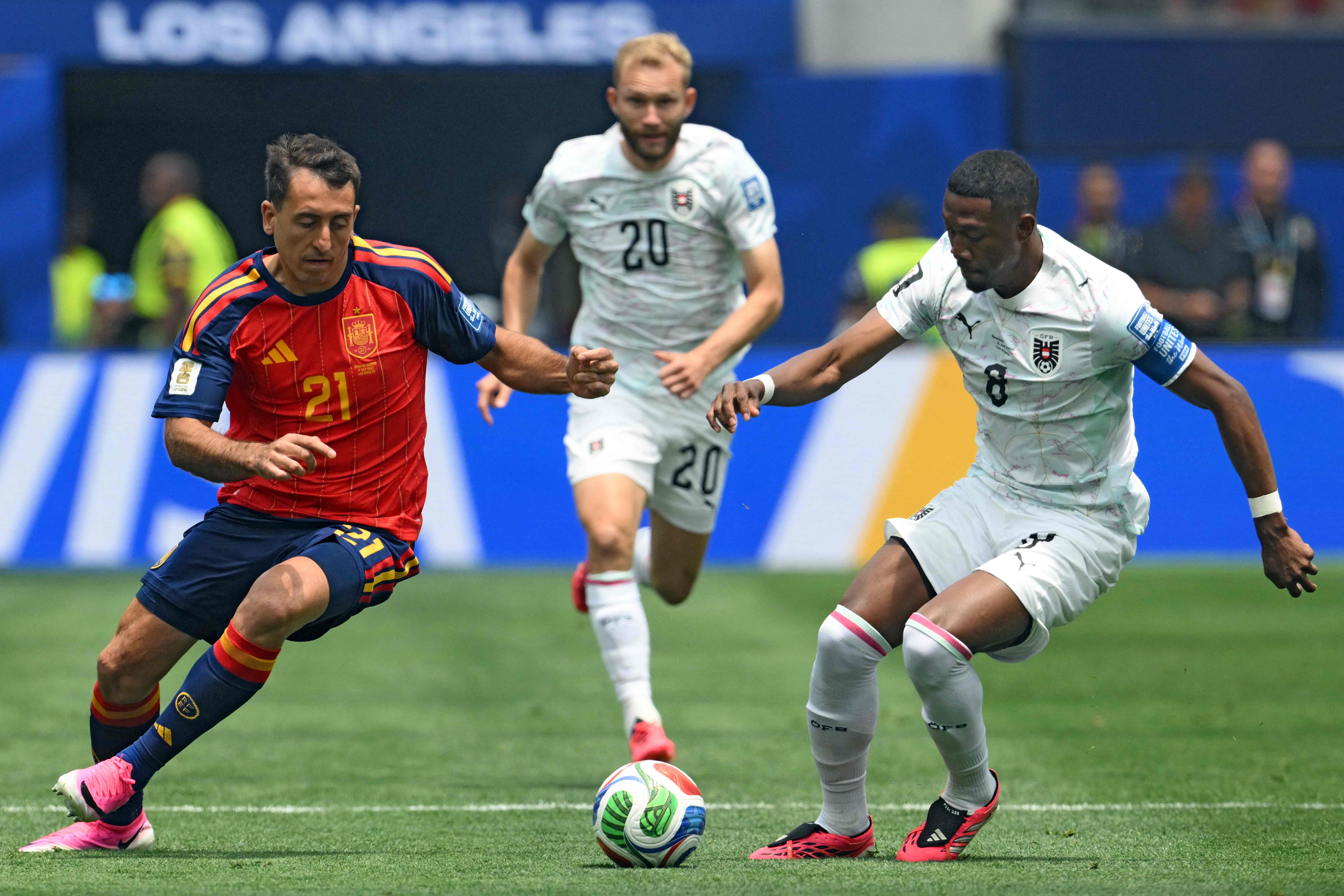 Mikel Oyarzabal i David Alaba/Foto AFP