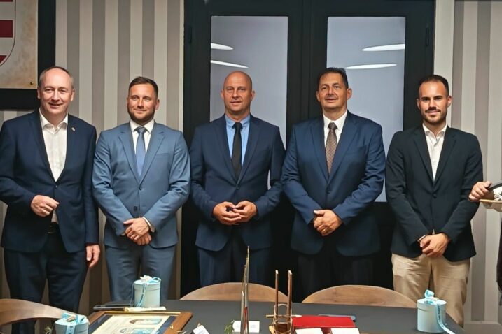 Obnovljene povelje o prijateljstvu s gradovima pobratimima u srcu 25. Rabske fjere