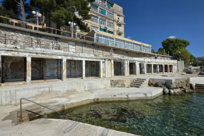 Nakon sezone će se sanirati lungomare iznad kupališta hotela Belvedere u Opatiji / Foto Grad Opatija