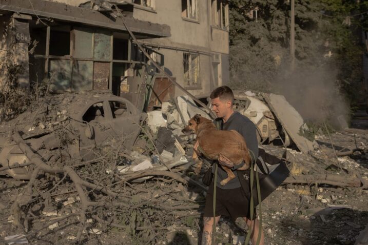 Svakodnevni ruski napadi siju smrt u Ukrajini / Foto Roman PILIPEY/AFP