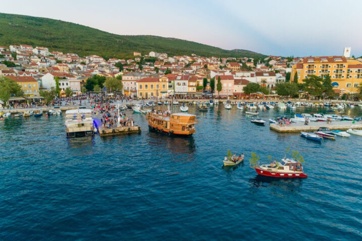 Večer donosi noćnu vožnju osvijetljenim brodicama / Foto TZG CRIKVENICE