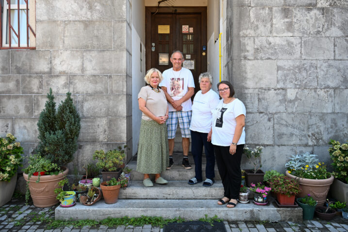 Voditeljica Prihvatilišta Milanka Grandić, volonter Marinko Pavlović, korisnica Lucijana Afrić i tajnica Dolores Turkalj Jurčević / Foto: A. KRIŽANEC