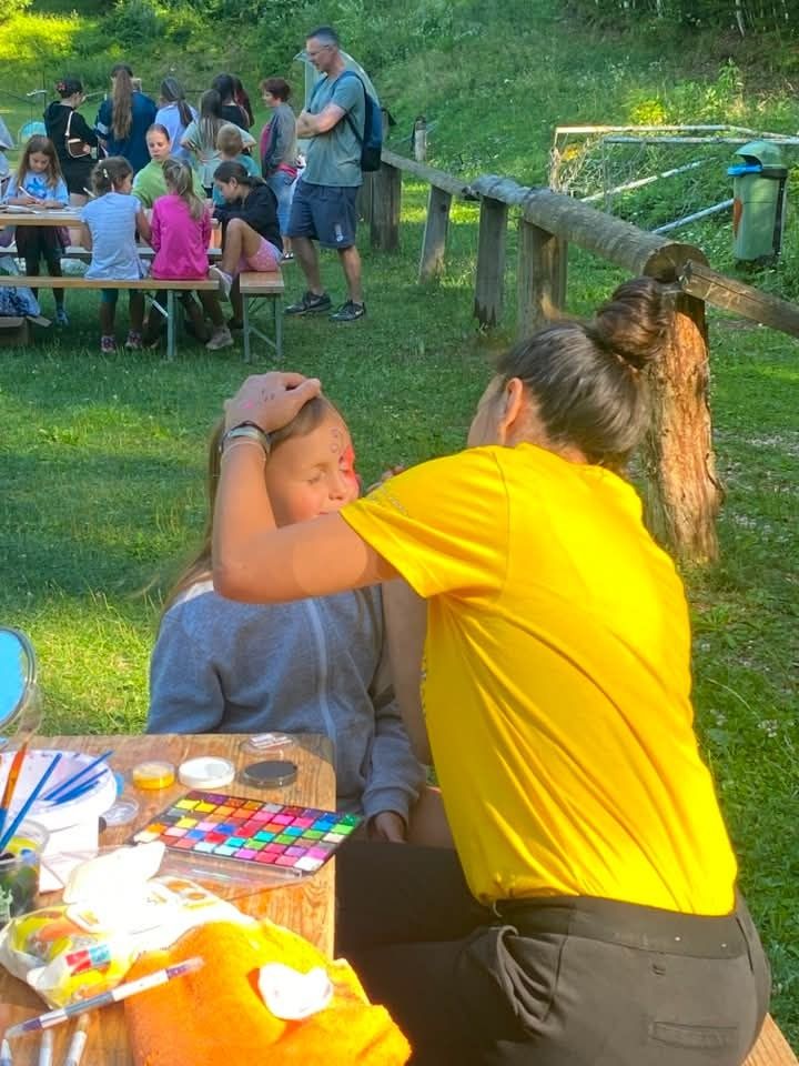Oslikavanje lica na Dječjim igrama u Skradskoj dragi