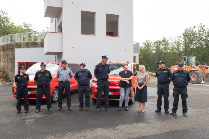 Novo ulaganje u vatrogastvo - s primopredaje kombi vozila u Šapjanama / Foto Nikola Blagojević