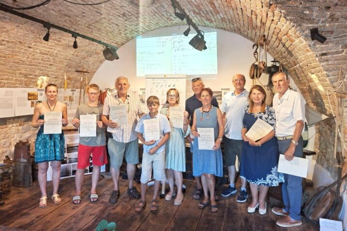 Sudionici ljetne škole glagoljice u Martinšćici / Foto Udruga Magriž