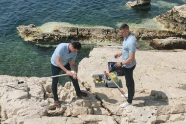 Ispitivanje kvalitete mora provode djelatnici Nastavnog zavoda za javno zdravstvo PGŽ-a / Foto Općina Kostrena