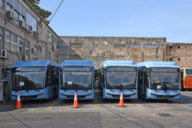 Do izgradnje punionice na Školjiću, novi električni autobusi punit će se mobilnim punjačima / Foto Dean MICULINIĆ