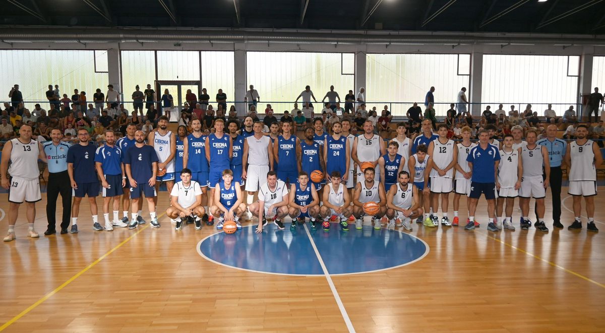 USPOMENA - Košarkaši Lošinja i Cibone / Foto Bojan Purić