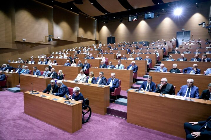 Na izvanrednoj sjednici Sabora Vlada je povećala potporu zastupnika na 81 ruku / Foto Patrik Macek/PIXSELL