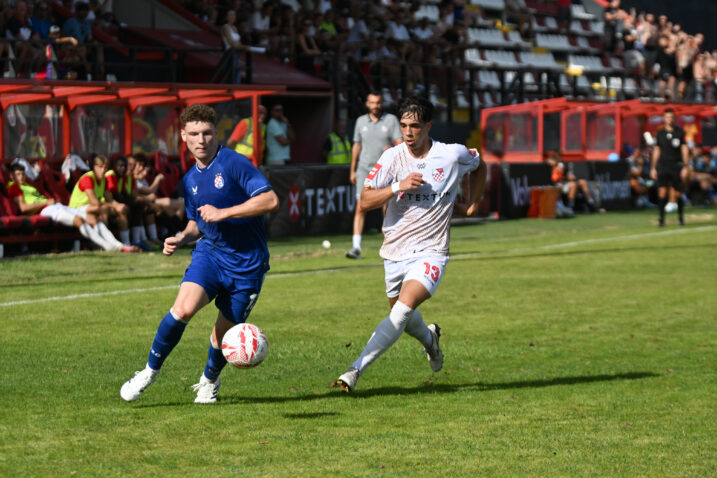 Noa Aron Stašić u duelu s Mislavom Čutukom/A. KRIŽANEC
