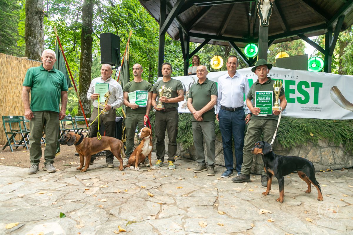 Najuspješniji sudionici revije lovačkih pasa / Foto V. Bolf