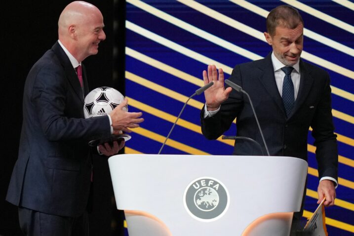 Gianni Infantino i Aleksander Čeferin / Photo by Pau BARRENA / AFP
