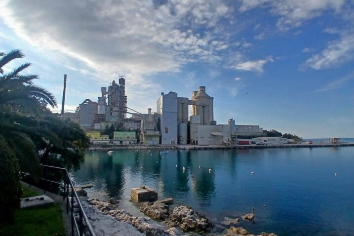 Holcimova tvornica Cementa u Koromačnu / Foto Branko Biočić