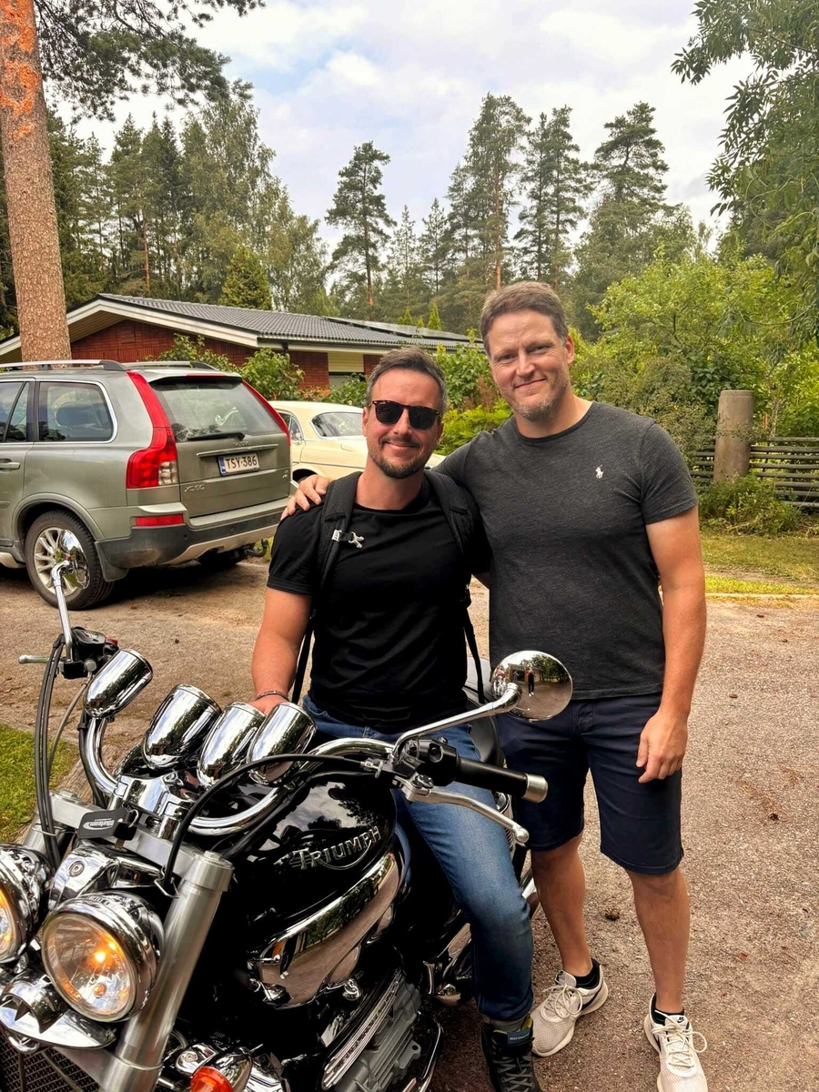 Marinko Rade i Mikin brat Markus na dan preuzimanja motora od obitelji