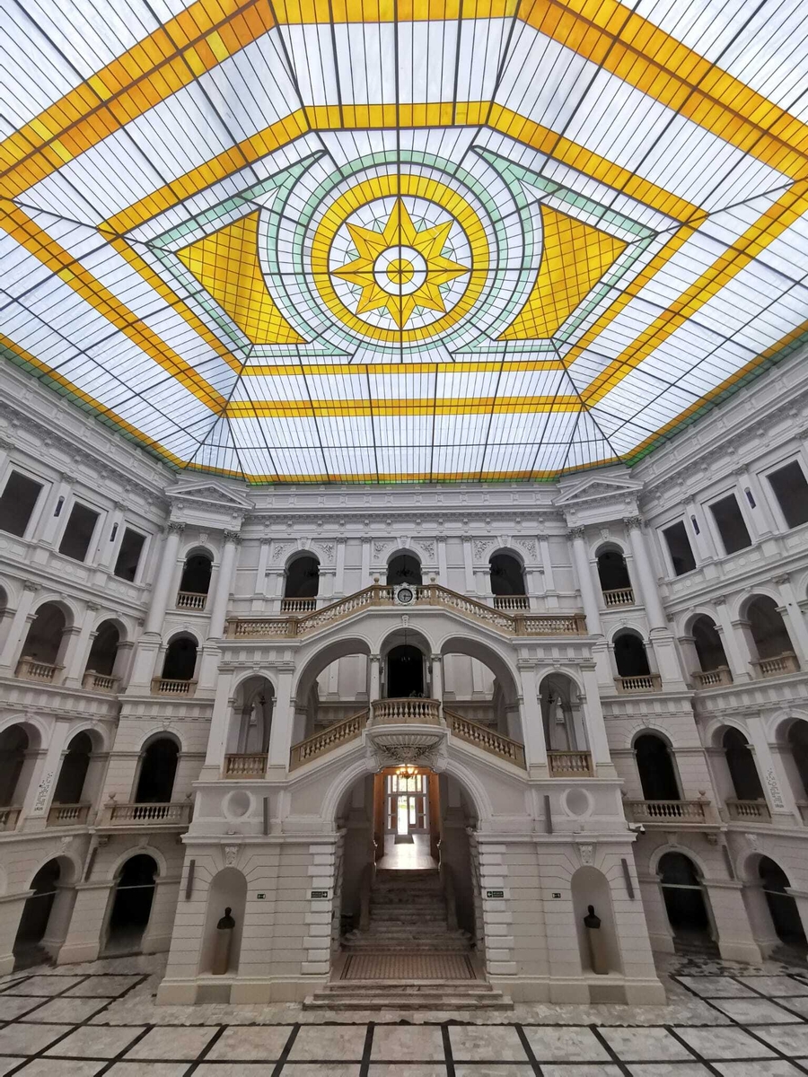 Impresivna unutrašnjost Warsaw University of Technology, jednog od vodećih tehničkih sveučilišta u Europi