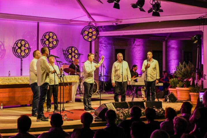 Klapa Intrade u perivoju trsatskog svetišta / Foto Claudia Bošković