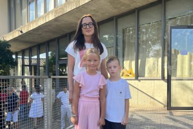 Iris Grgurić i Antonio Vasilić s učiteljicom Anom Samblić / Foto Relja Paškvan