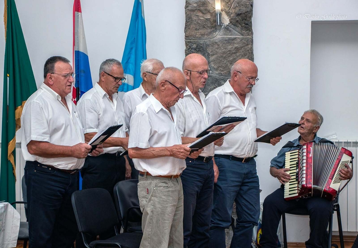 Muški zbor umirovljenika iz Brod Moravica / Snimio Darko GOLIK