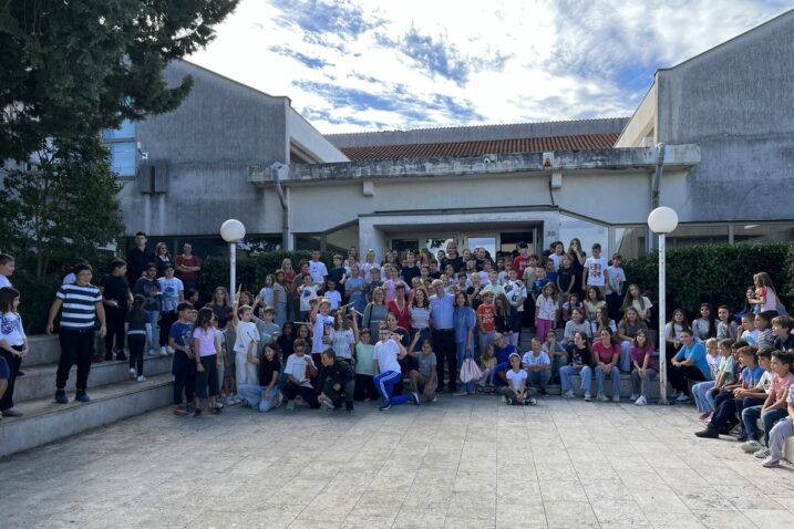 Šušur na Otočnom šušuru ispred OŠ Omišalj / Foto Relja Paškvan