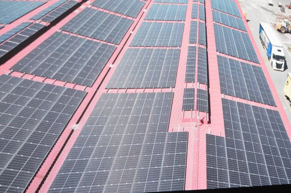 Na 7.500 kvadrata krovišta ugrađeno je 3.057 solarnih panela / Foto Marinko Krmpotić