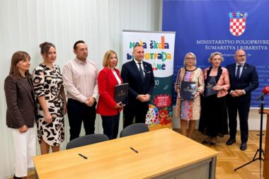 Među potpisnicima ugovora i ravnateljica opatijske škole Milana Međimorec