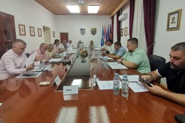 Vinodolski vijećnici na sjednici u Bribiru / Foto Robert Šimonović