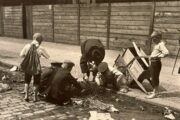Willy Römer: »Djeca u potrazi za hranom«, Berlin, 1923.