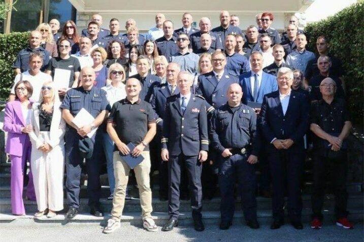 Nagrađeni policajci i građani
