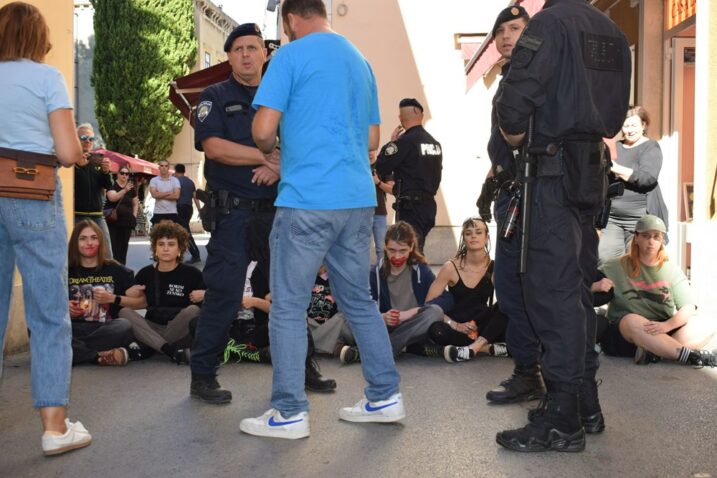 Foto neformalna i neimenovana inicijativa mladih Pule