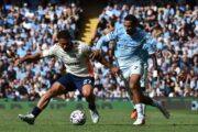 Milan van Ewijk (Coventry) i Iliman Ndiaye (M. City)/Foto AFP