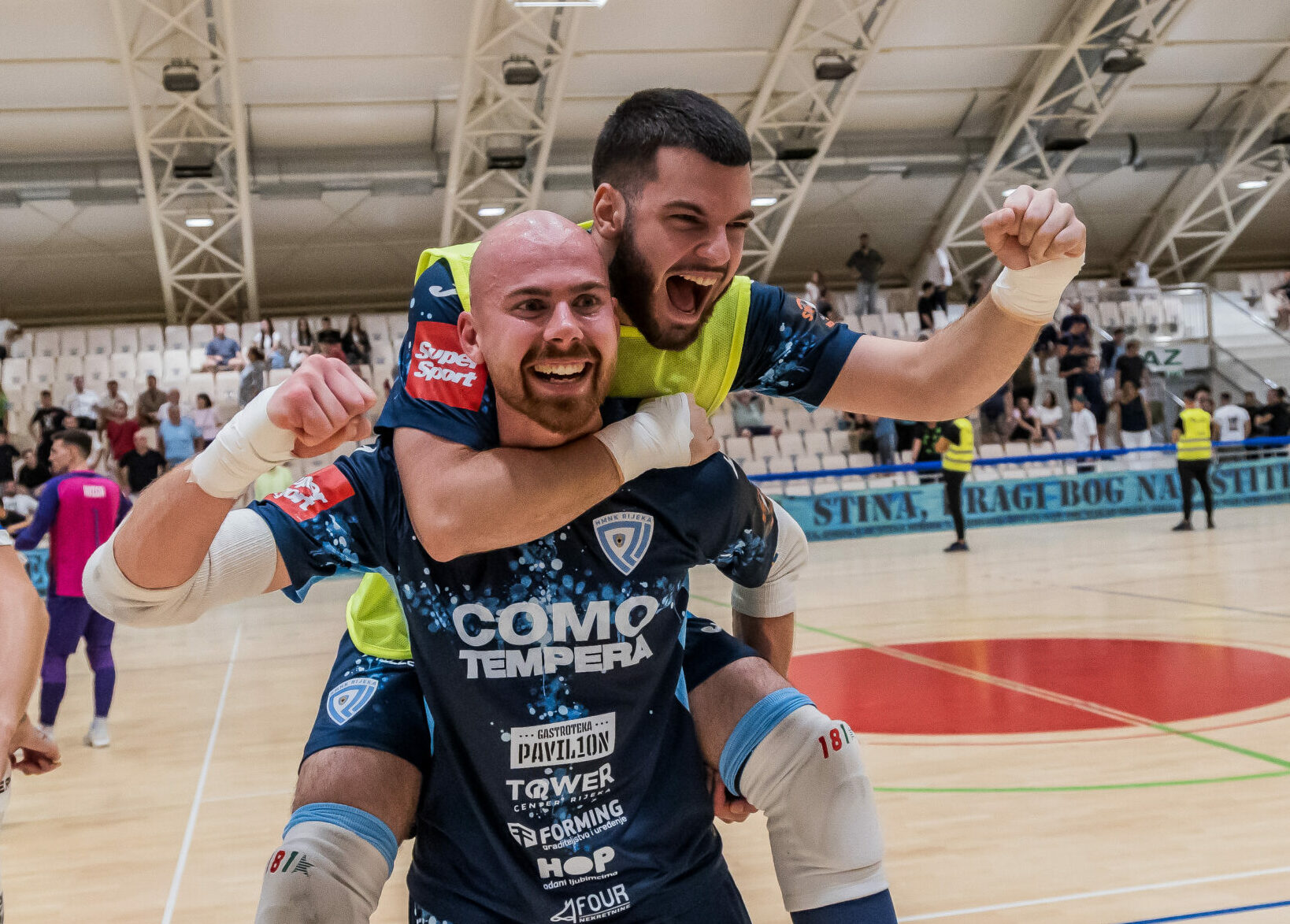 Viktor Saaf i Leon Tomić nakon osvajanja Superkupa/Foto PIXSELL