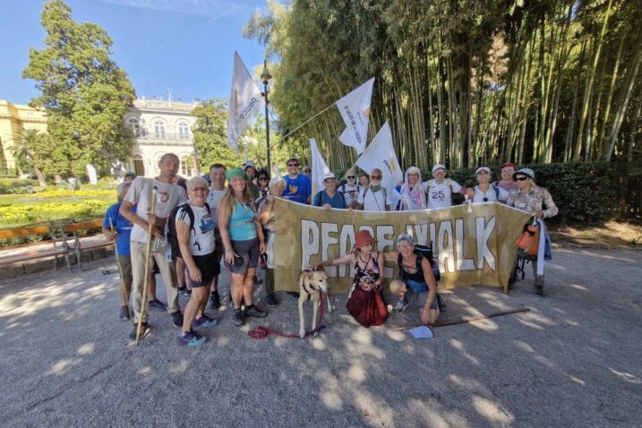 Sudionici Peacewalka snimljeni po dolasku u Hrvatsku / Foto Facebook Peacewalk