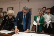 Ivica Lukanović tijekom obilaska zgrade PIK-a / Foto Nikola Blagojević