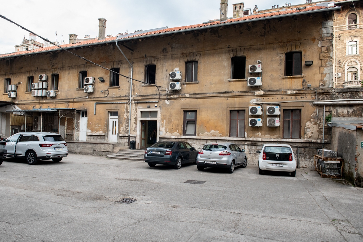 Unutar kompleksa nalazi se i dvorište površine tisuću četvornih metara / Foto Nikola Blagojević