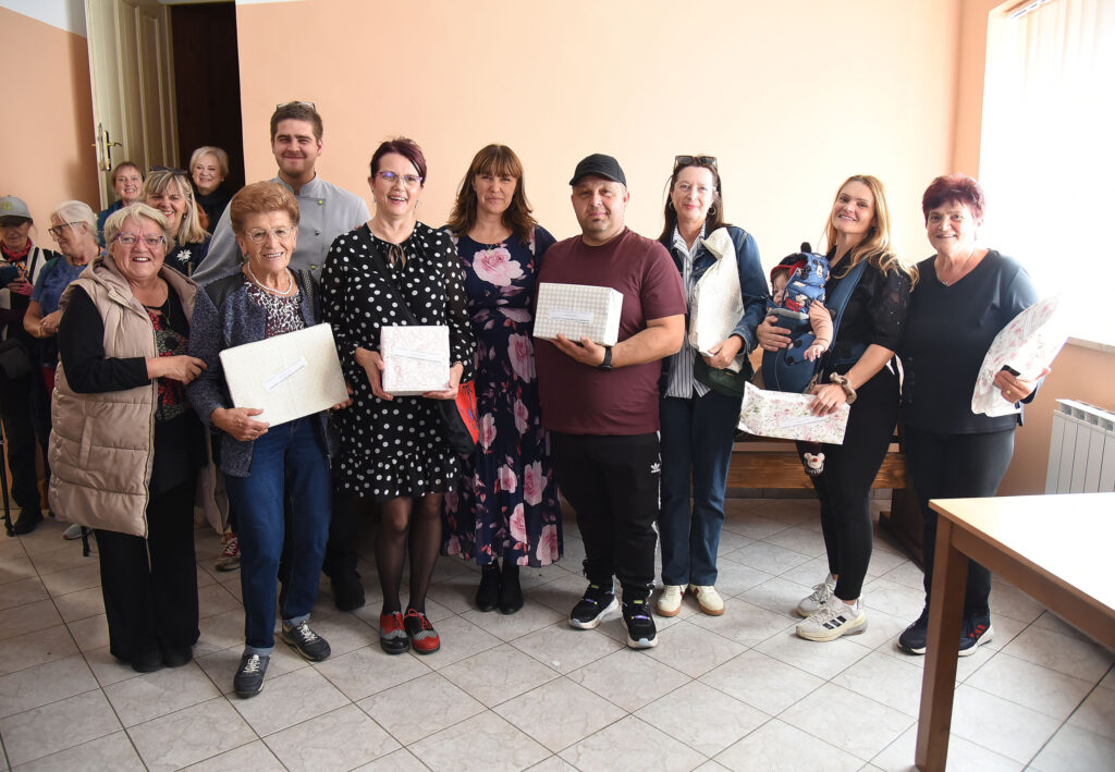 Pobjednici i žiri natjecanja najboljih slanih i slatkih jela od krumpira i sira / Foto Dean MICULINIĆ