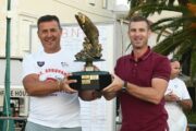 Branko Cvitković i Marin Kraljić s prijelaznim trofejem / Foto Bojan Purić