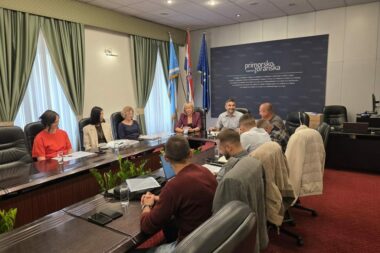 Sastanak dionika projekta rekonstrukcije OŠ Čavle održan u sjedištu Županije