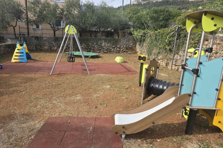 Uređeno je dječje igralište u okvirima jaslica u Poljanama
