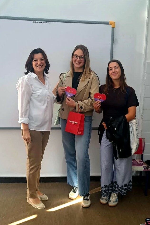 Učiteljica Ivančica Toić s Doroteom i Hanom
