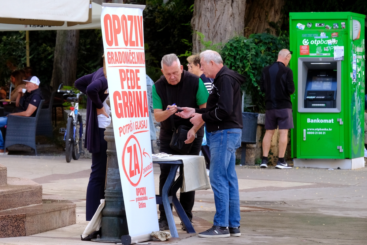 U Puli je u tijeku prikupljanje potpisa za referendum na kojem bi se glasalo za opoziv Peđe Grbina / Foto Milivoj Mijošek