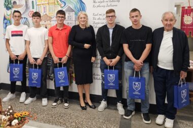 Gradonačelnica s mladim boćarima BK-a Sveti Jakov Jadranovo / Foto GRAD CRIKVENICA