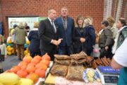 Ministar David Vlajčić, gradonačelnik Dražen Mufić i Tanja Kušić, predstavnica organizatora Bundevijade / Foto Marinko Krmpotić